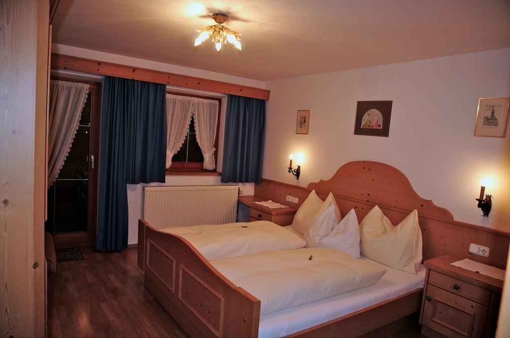 Holzschnitzers Appartements Ehrwald Exterior photo